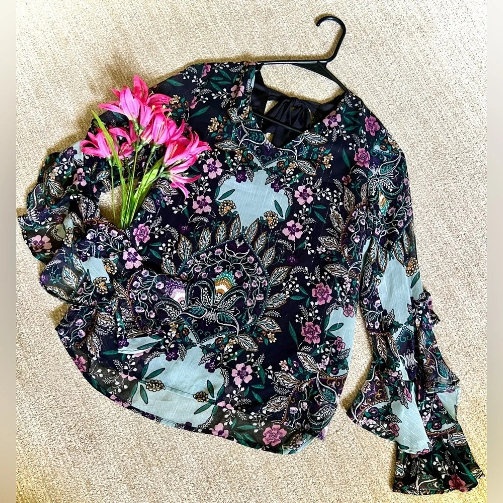 A. Byer Paisley Floral Tiered Sleeve Blouse - Small